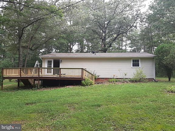 Large deck on level lot