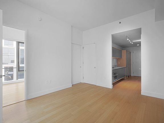 5th image of 10 City Poin APT 27Q