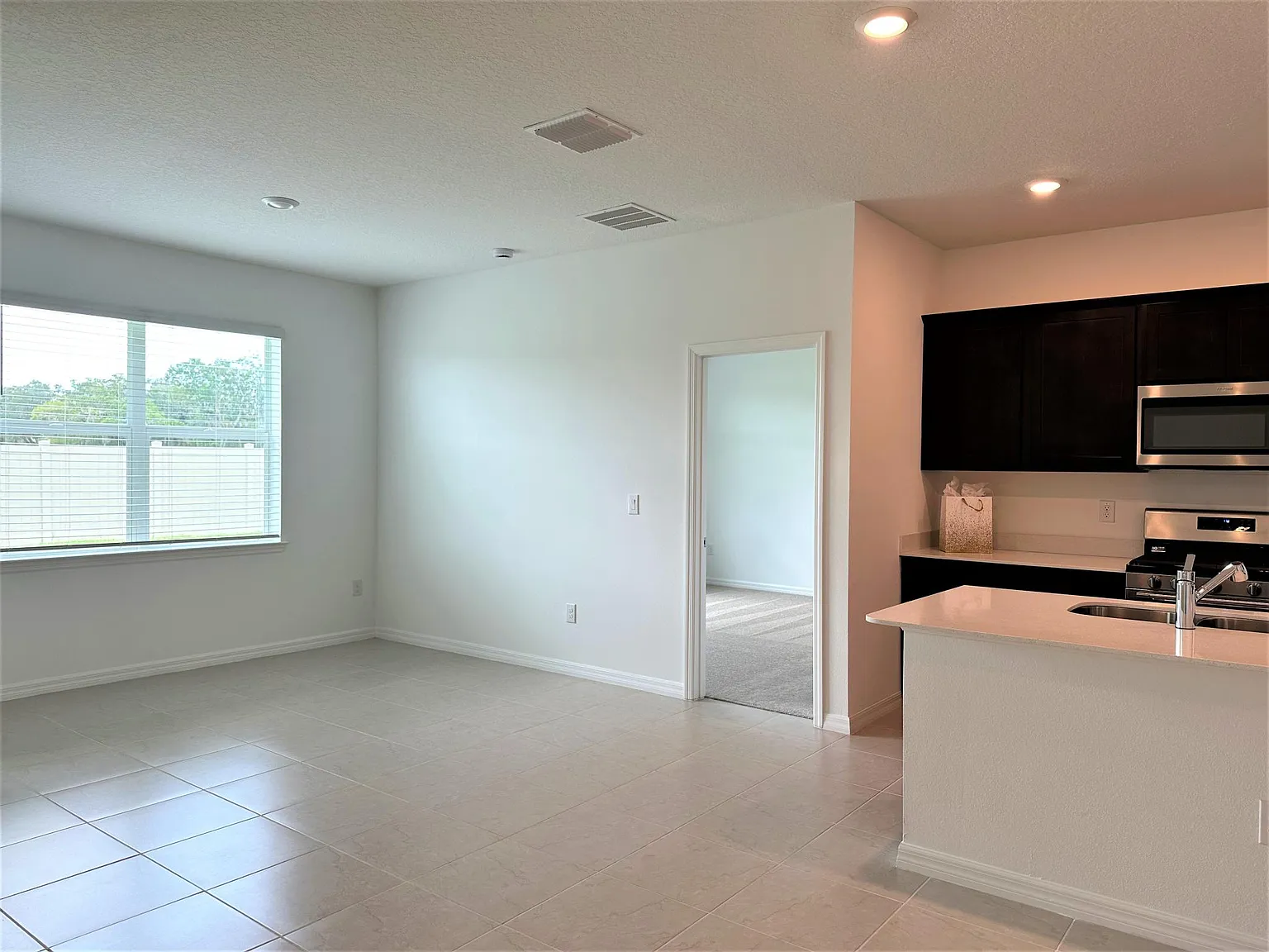 3 bed, 1662 sqft, $2,400 — Photo 4