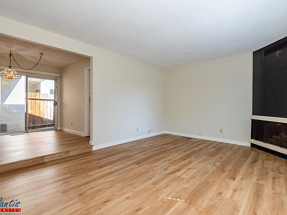 3rd image of 520 Hawthorn Ave APT 1