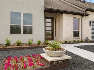 1670 Governors Blvd, Heathridge, TX 75126