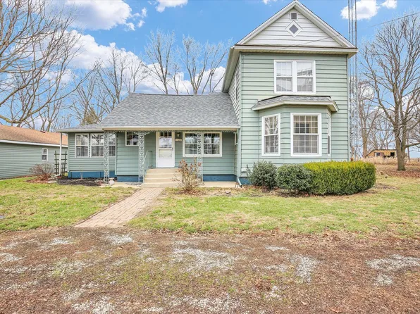 112 W North Front St, Sadorus, IL 61872