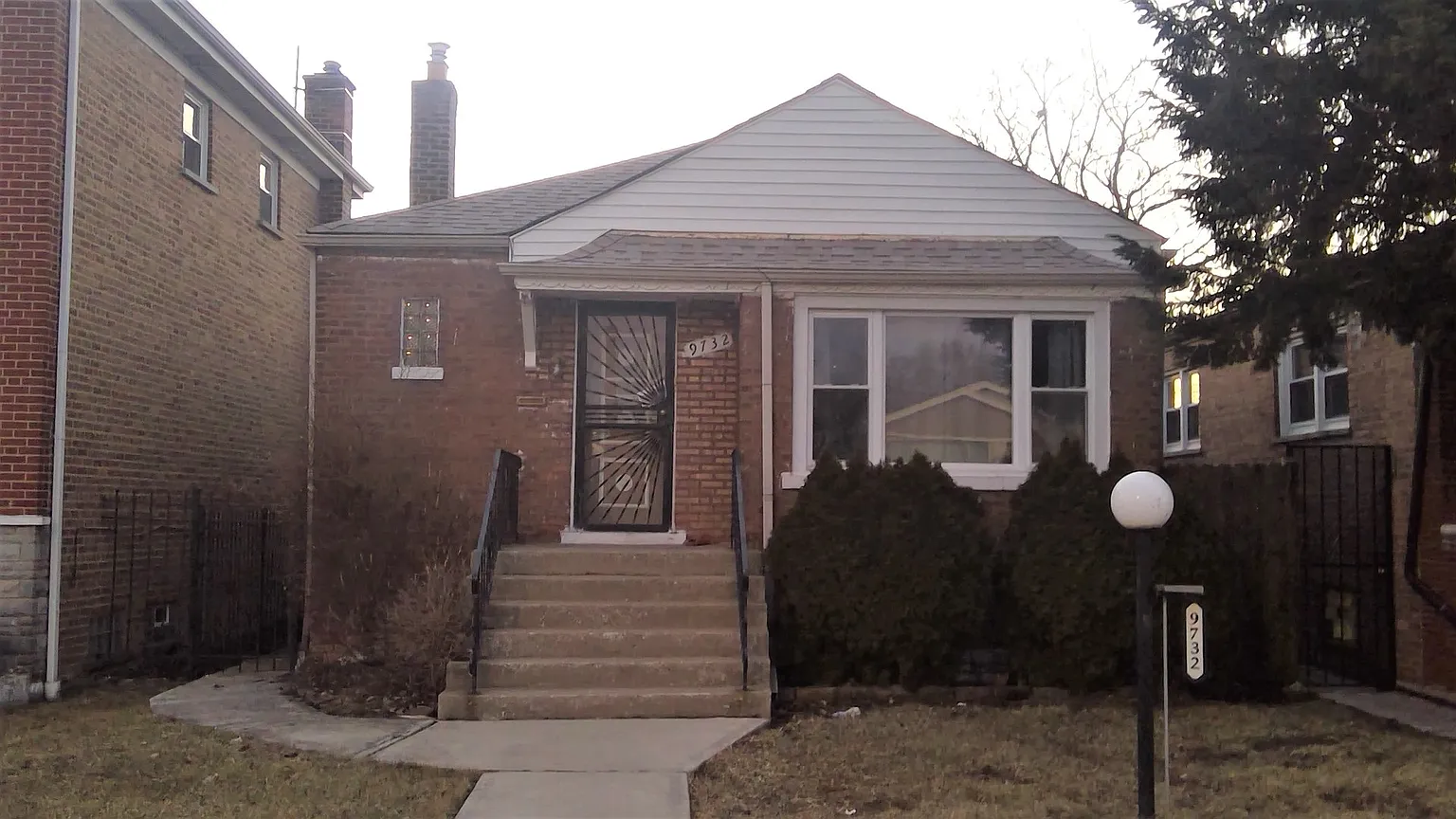 9732 S Yale Ave photo 1