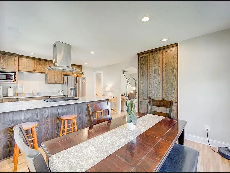 2531 Maple Ln W — Photo 9