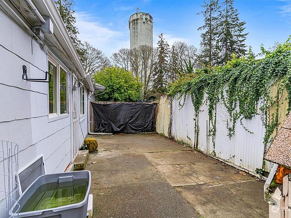 5th image of 8602 Lake Street SW
