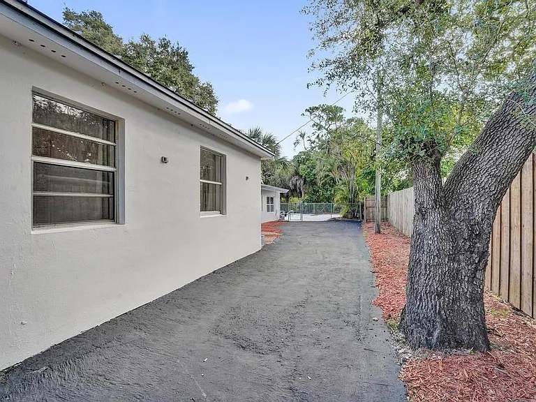 1836 SW 9th Ave — Photo 49