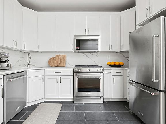 5th image of 315 Court St #2