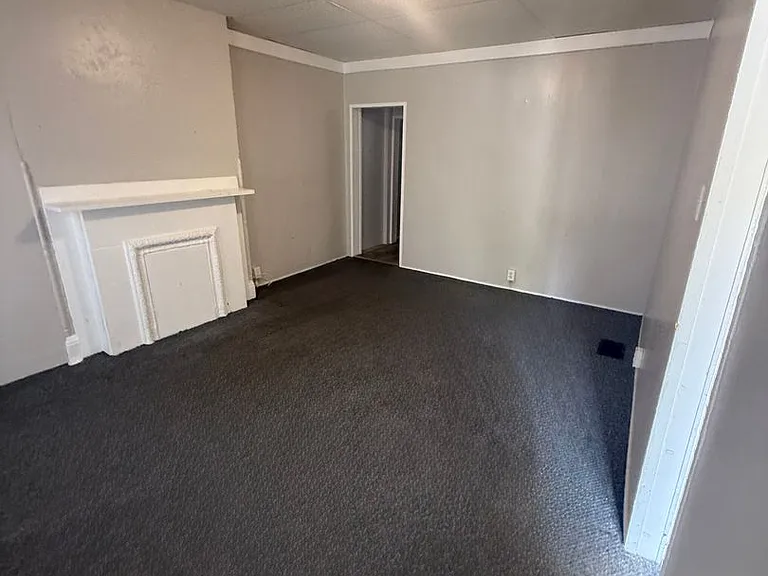 101 W Walnut St — Photo 3