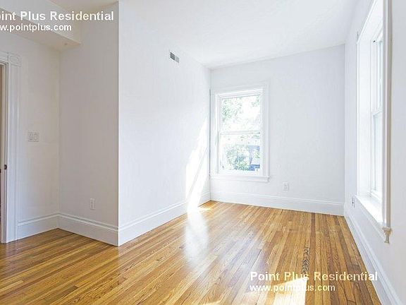4th image of 105 Henry St #105
