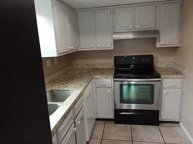 10512 Ashwood Dr #A — Photo 4