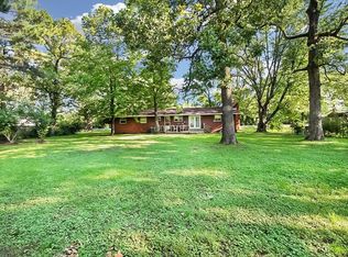 6042 E Huntsville Rd, Fayetteville, AR 72701