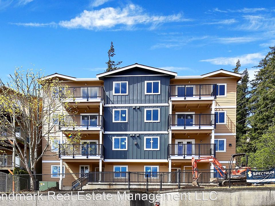 2nd image of 900 20th St APT 301