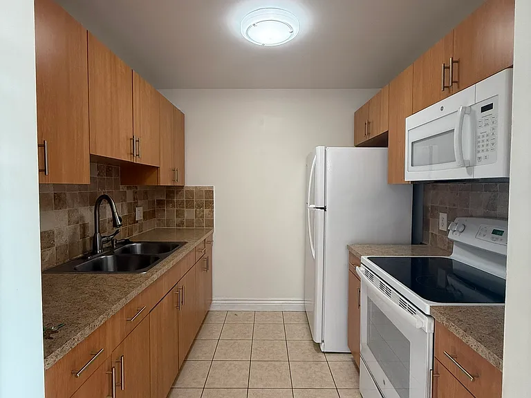 301 SW 135th Ave #203C — Photo 7