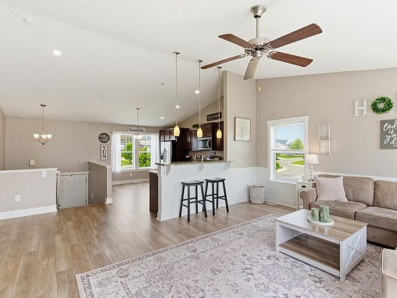 4th image of 59103 Silvergrass Dr