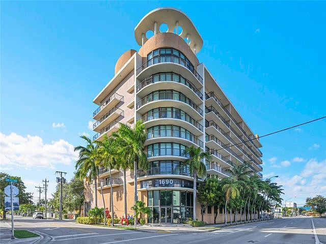 1st image of 604-1690 SW 27th Ave #604