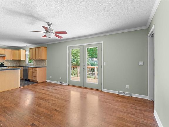 3rd image of 3725 Crestbrook Ln