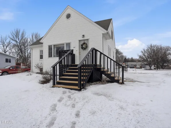 647 Noben Ave, Grafton, ND 58237