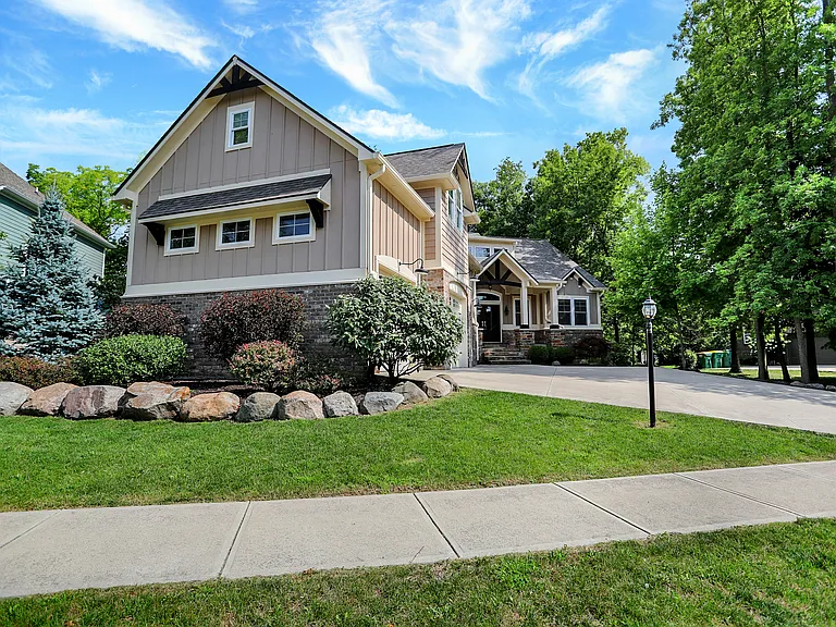 16893 Oak Manor Dr — Photo 2