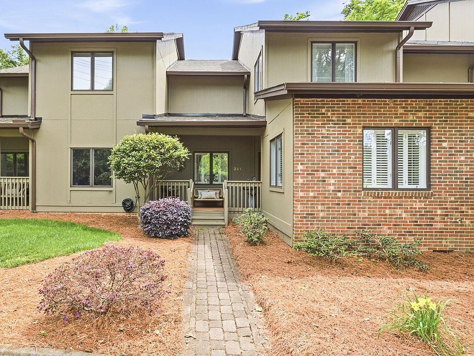 1st image of 203 Ingleside Way