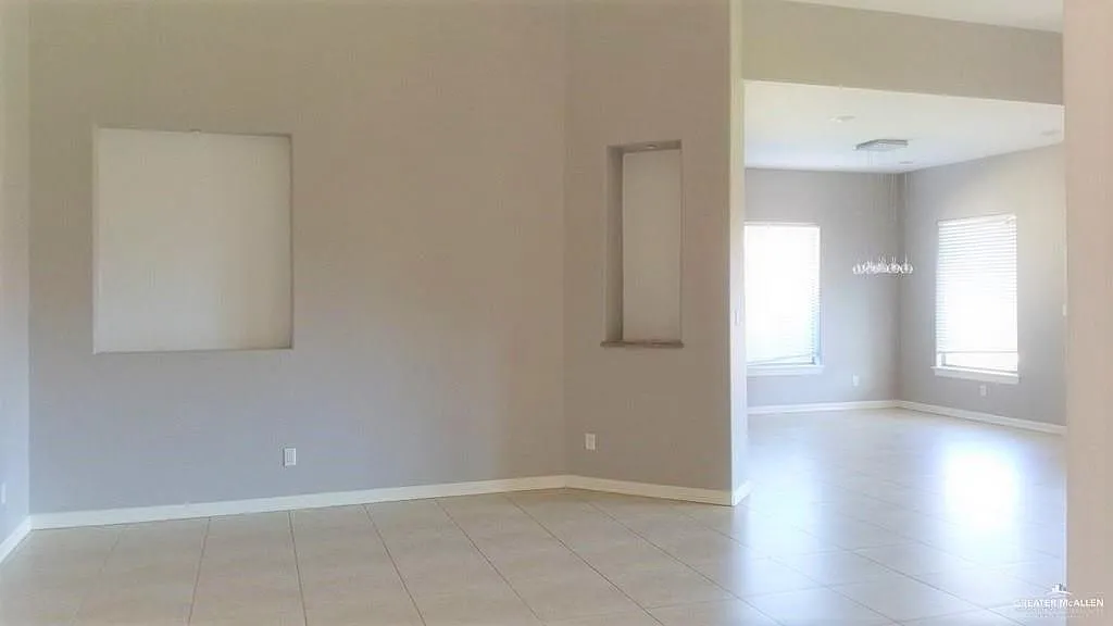 3 bed, 2.0 bath, 1933 sqft, $1,850 — Photo 3