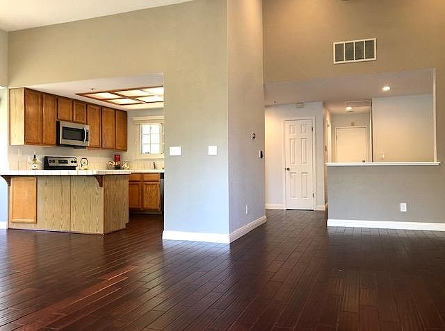 1st image of 347 Barbara Ln