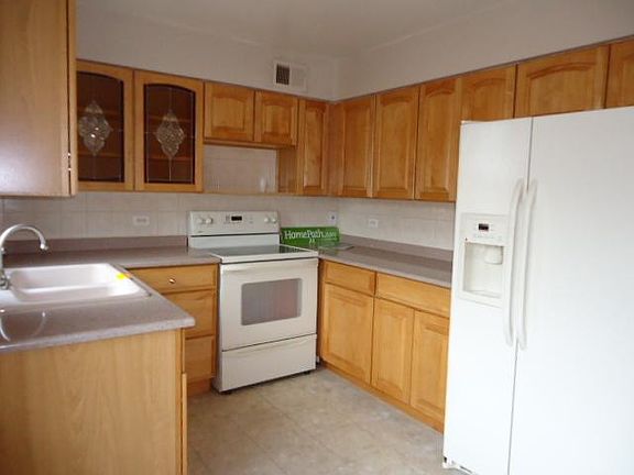 5th image of 9604 S Karlov Ave APT 204