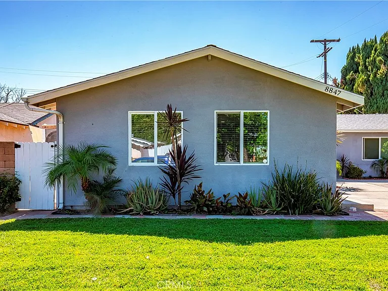 8847 Debra Ave — Photo 3