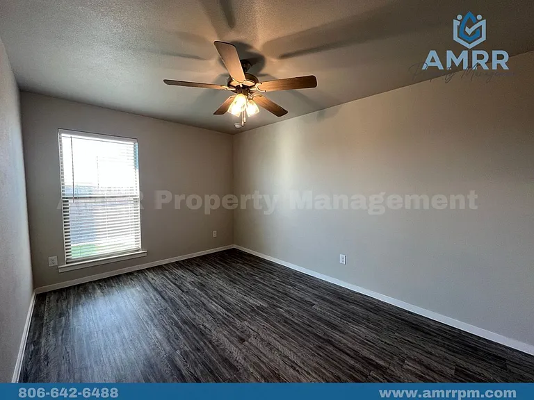 2105 N Avenue K — Photo 7
