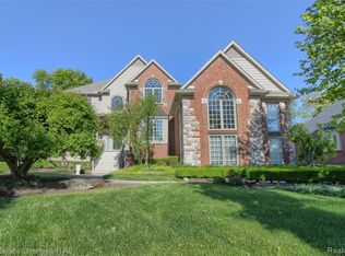 18241 Parkshore Dr, Northville, MI 48168