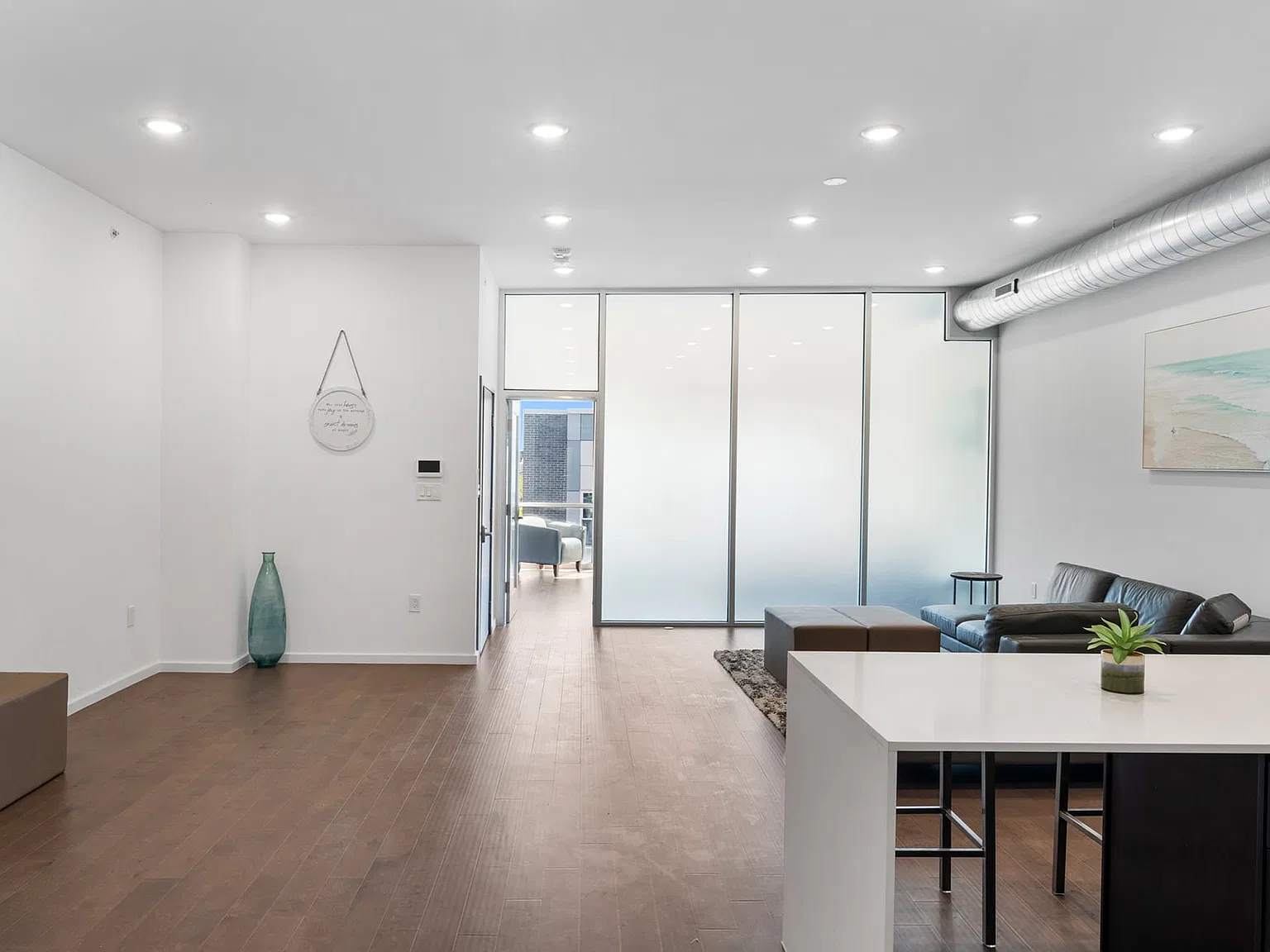 3 bed, 1650 sqft, $2,395 — Photo 3