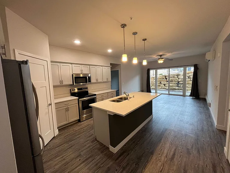 Cottage Grove Commons: Gaston — Photo 124
