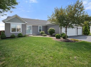 136 Reston Ct, Sycamore, IL 60178