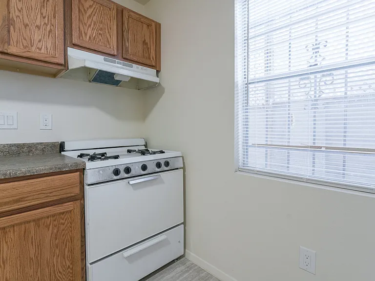 Zodiac Apartments — Photo 13