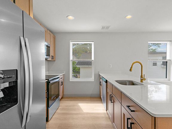 4th image of 630 Admiral St #1
