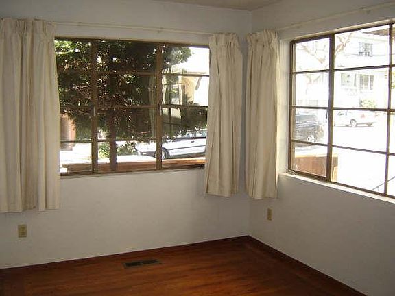 5th image of 2342 Hilgard Ave