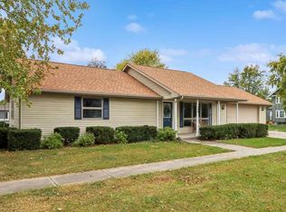 490 Hendricks St, Parnell, IA 52325