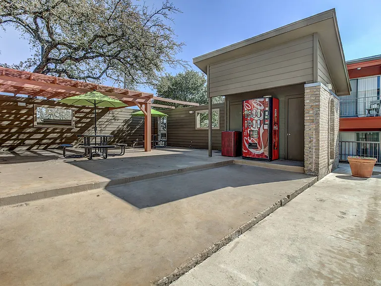 Oak Terrace — Photo 16