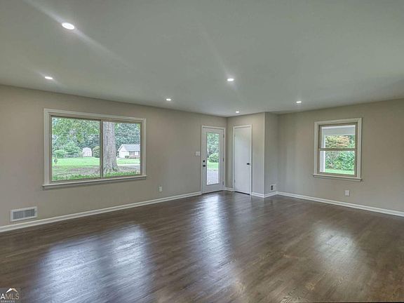 3rd image of 32 Eva Ln