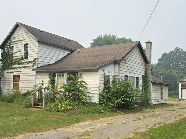111 N State St, Gobles, MI 49055