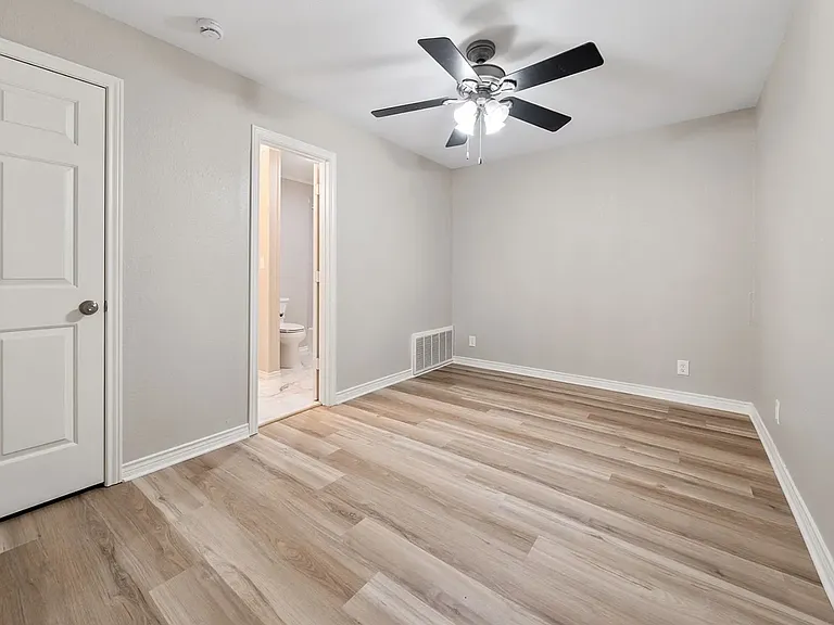 306 Westpark Dr N — Photo 6