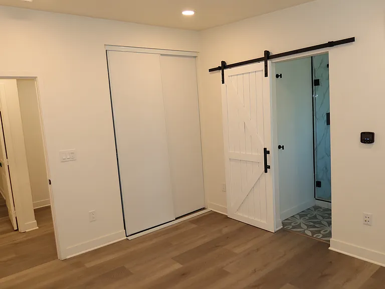 1322 Campus Ave — Photo 15