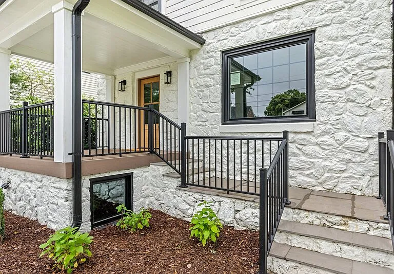 28 Douglas Dr — Photo 4
