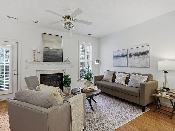 4th image of 438 Sawgrass Hill Ct