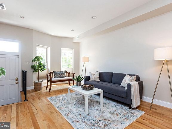 4th image of 3502 Chestnut Ave