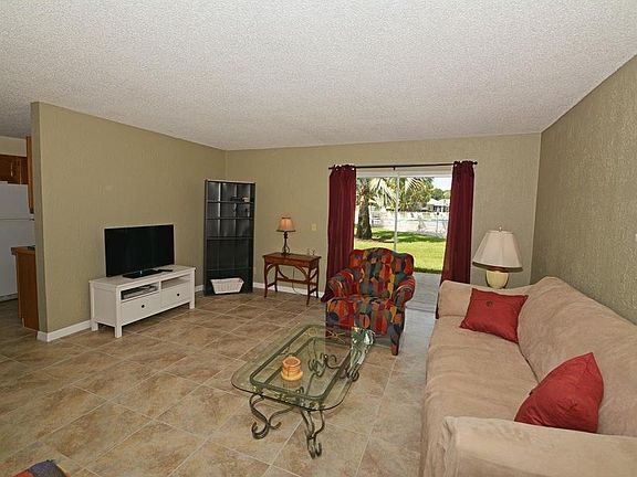 5th image of 3245 40th Way S APT B