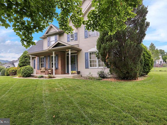 3rd image of 121 Omega Cir