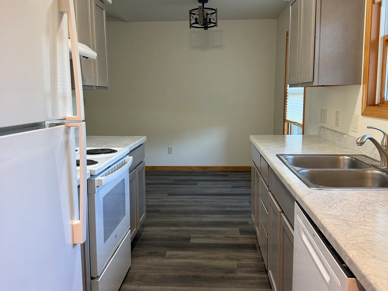 3 bed, 1100 sqft, $1,500 — Photo 4