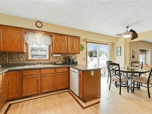 3rd image of 29900 Wellington Dr