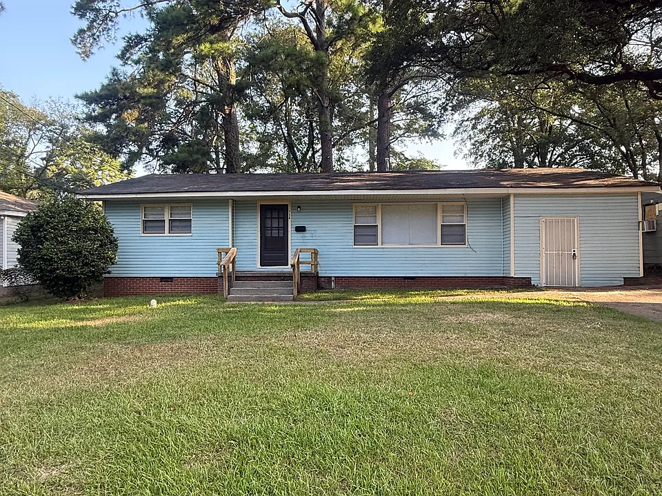 755 Montclair Pl