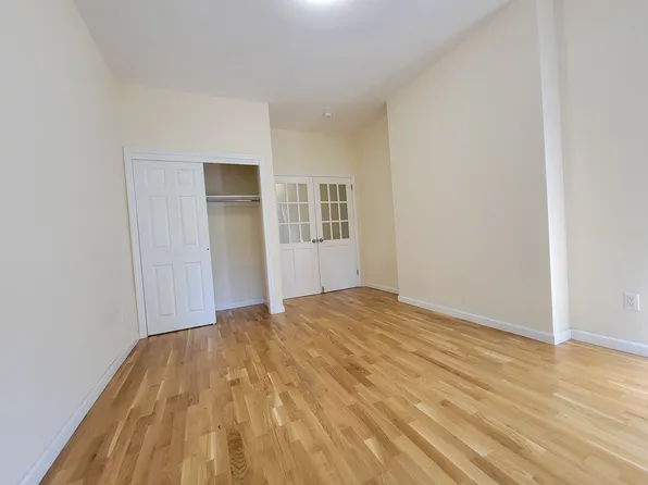 239 East 51st Street image 2 of 8